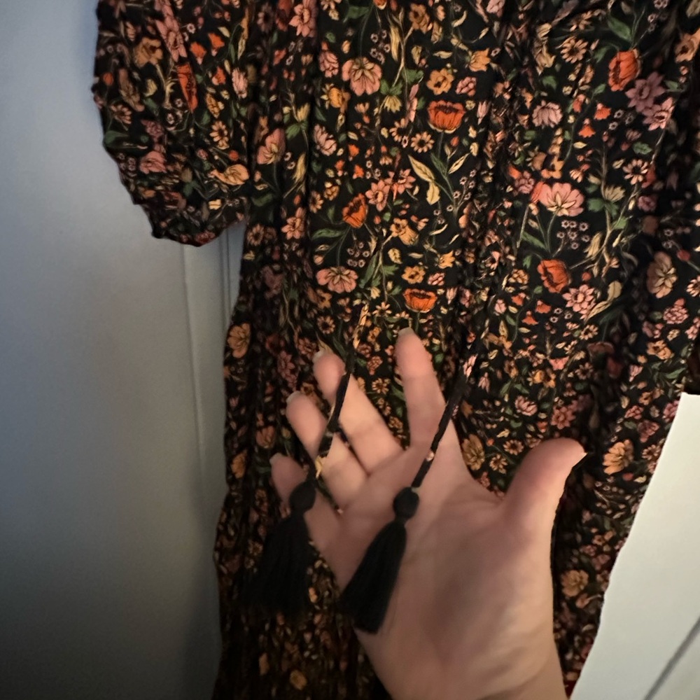 Floral Black Maxi Dress with Puff Sleeves - Picture 4 of 6